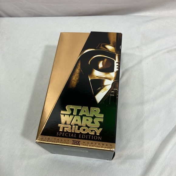 Vintage Star Wars Trilogy Special Gold Edition 1997 Vhs Box Set Factory Sealed - Picture 3 of 11